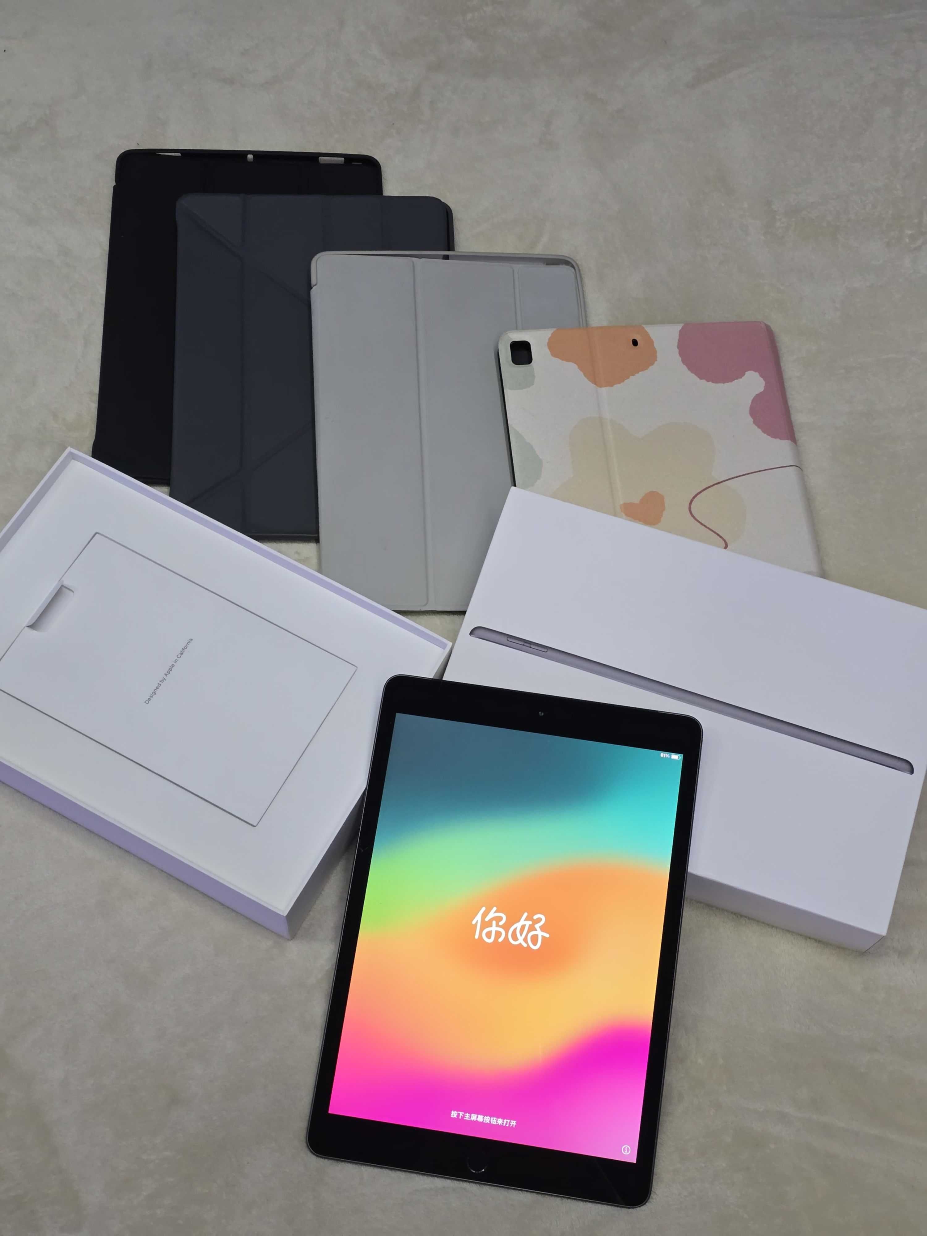 Tablet Apple iPad (8th Gen) Cellular 3 GB / 32 GB + 4 etui