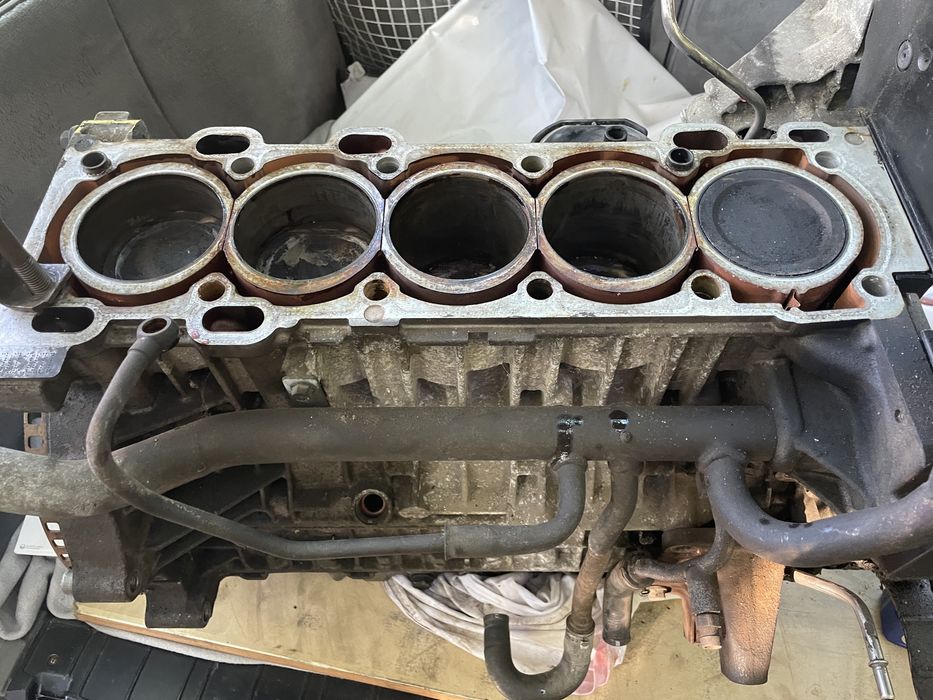 Silnik Volvo 2.4t benzyna Turbo turbina dolot osprzęt głowica