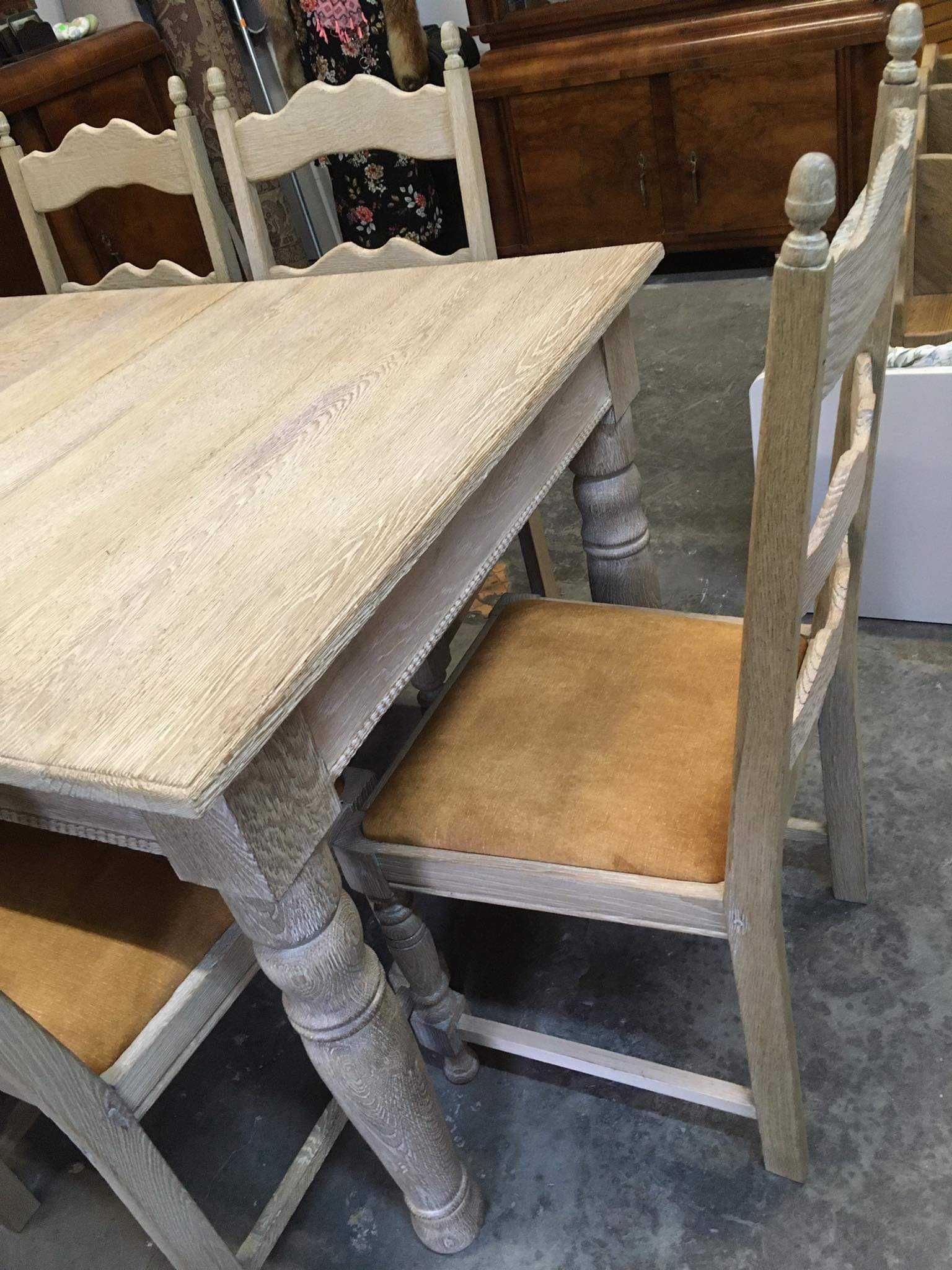 Biały stół, stół dębowy z krzesłami, pobielony stół