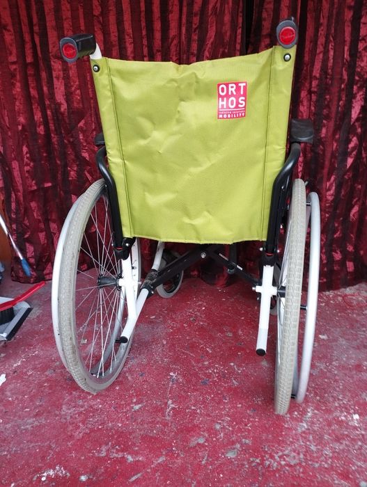 Cadeiras de rodas usadas
