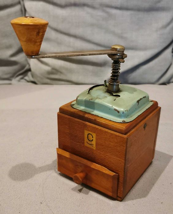 Stary drewniany młynek