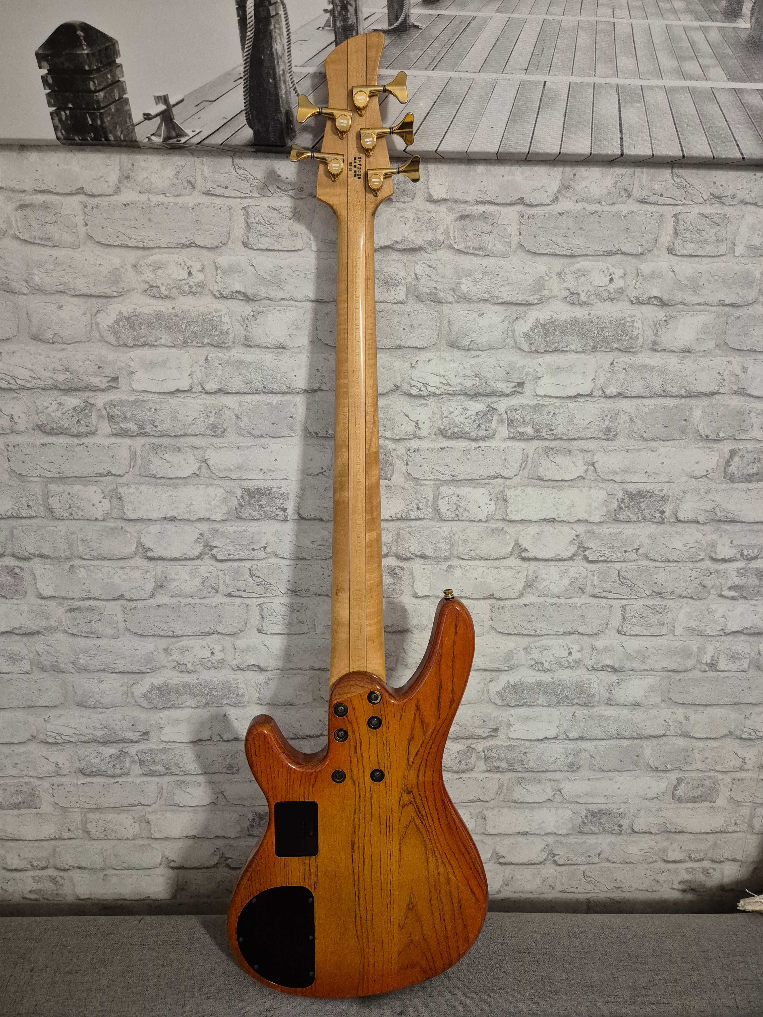 Gitara basowa Yamaha TRB 5 II z pełnym wyposażeniem!