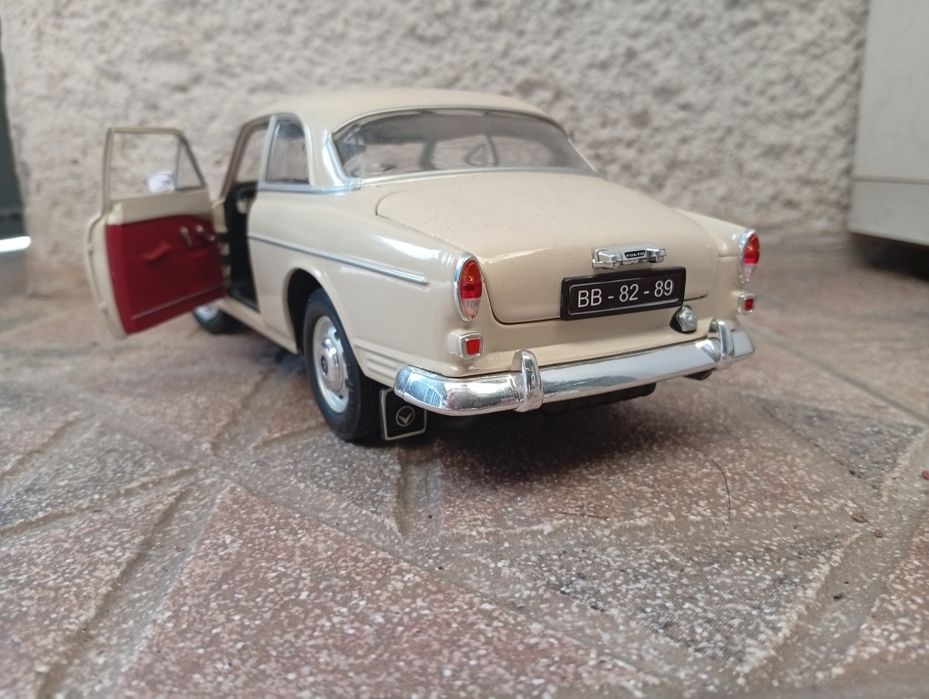 1/18 miniatura Volvo 121 Amazon