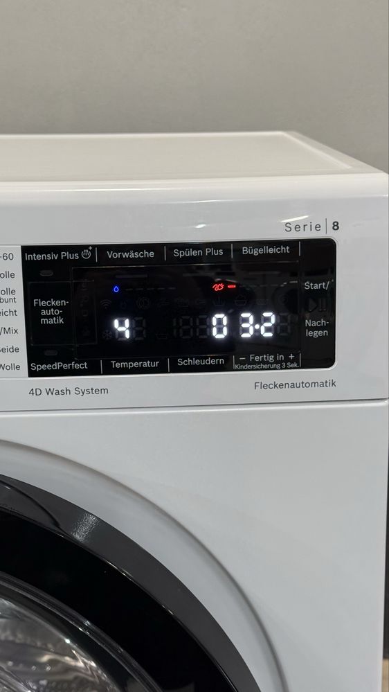 Пральна машина Bosch serie 8 WAV28M30.
