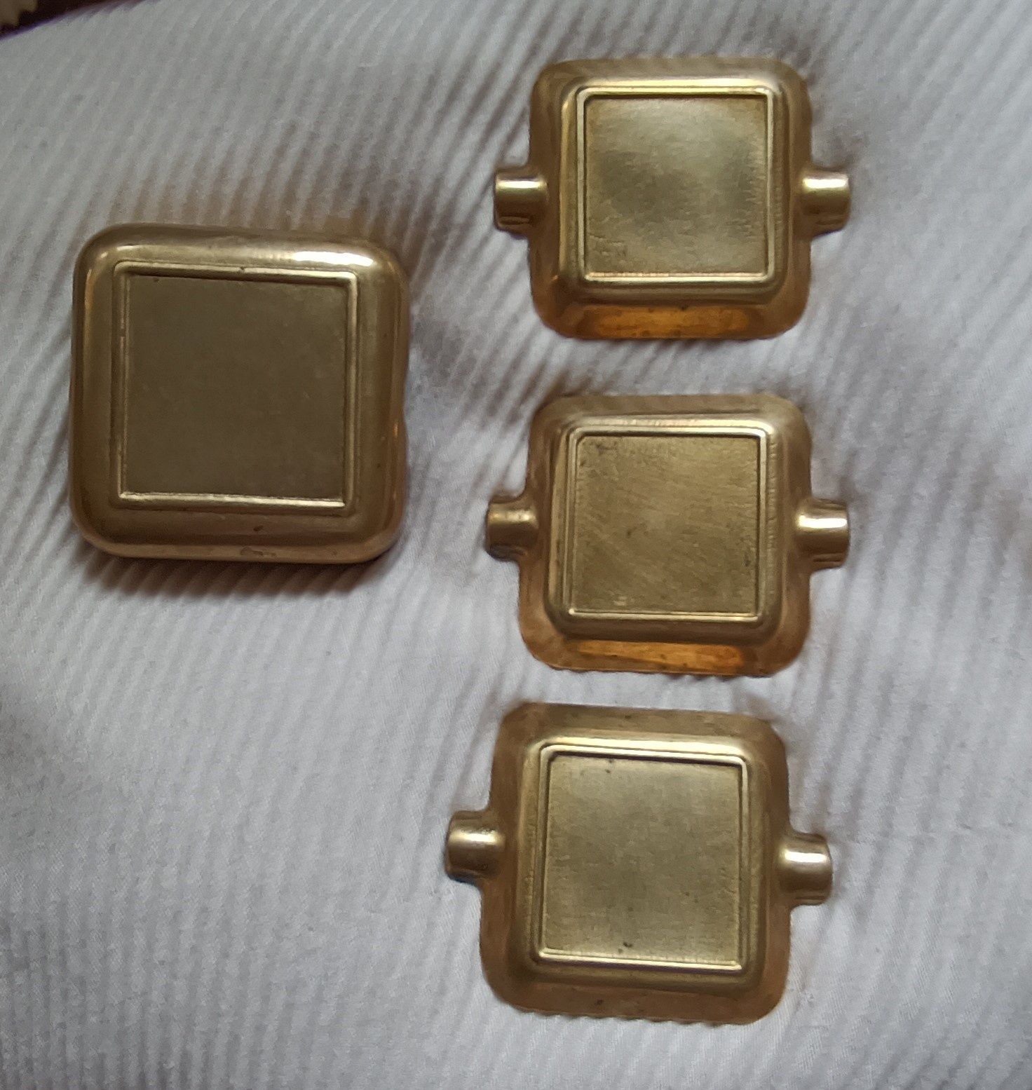 Conjunto de 4 cinzeiros quadrados em latão da 1 metade do séc. XX