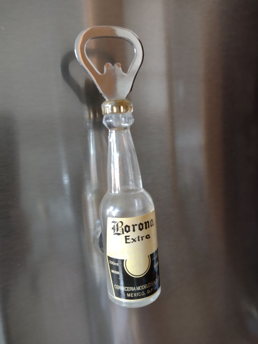 Otwieracz do piwa butelek magnes na lodówkę Corona extra