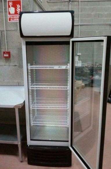 Vitrine Refrigerada Vertical 300L NOVA