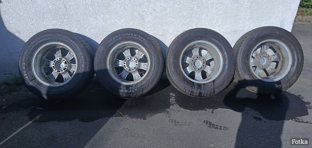 Toyota Hilux Alufelgi R17 opony