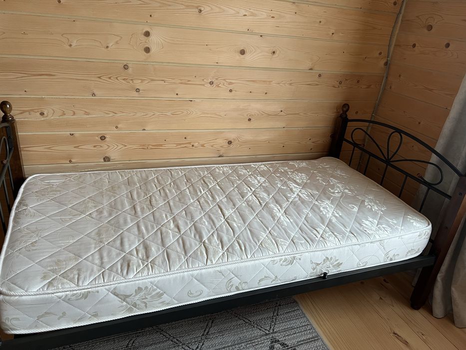 Двохярусне ліжко