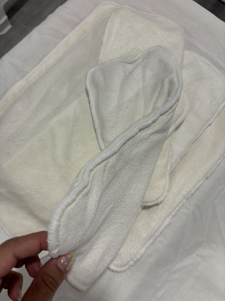 Varios absorventes para fraldas reutilizaveis