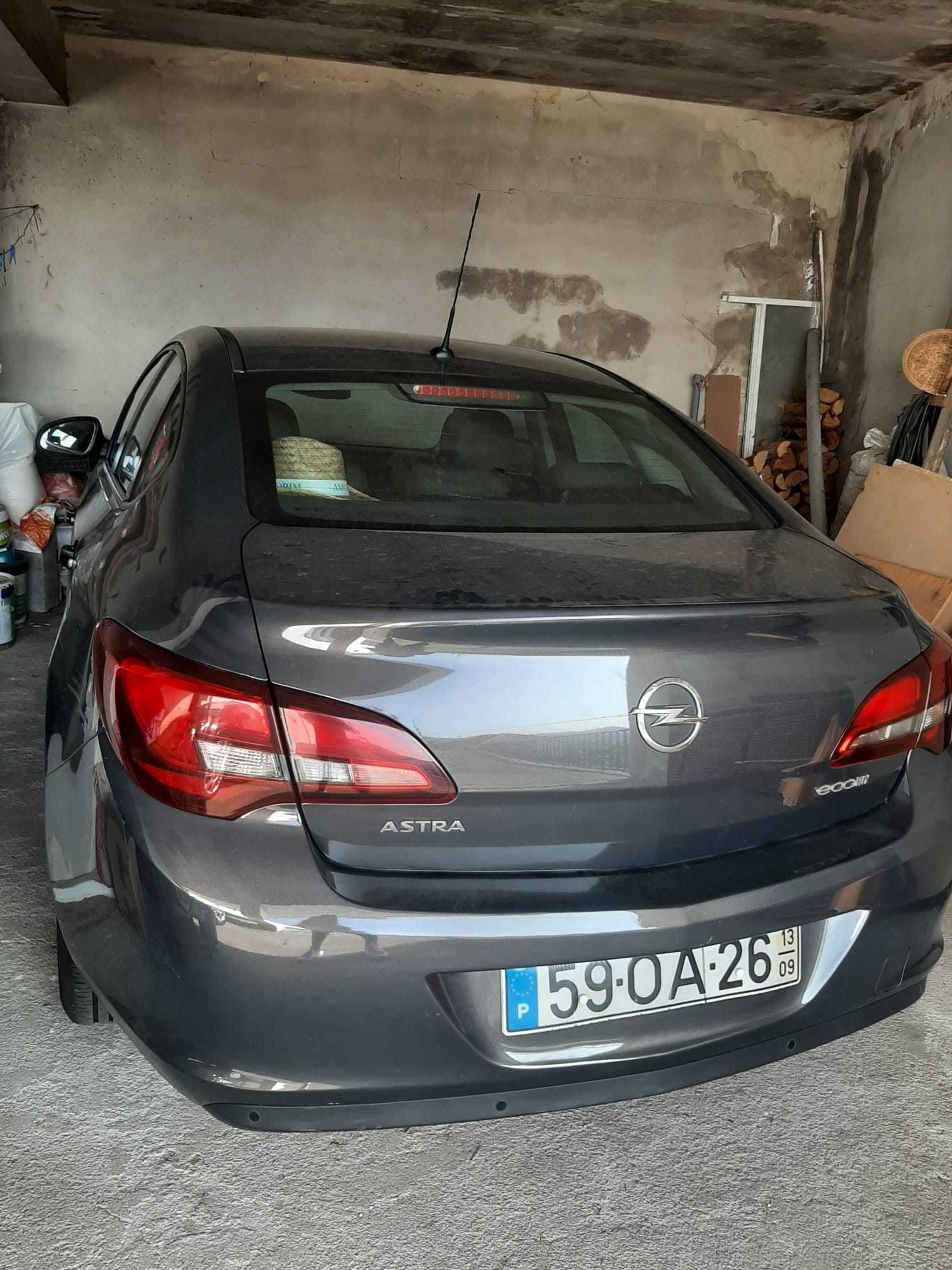 Vende se Carro em excelente Estado Opel Astra Enjoy de 2013