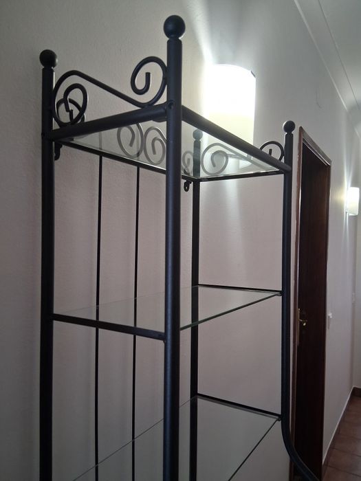 Estante Ronnskar preto