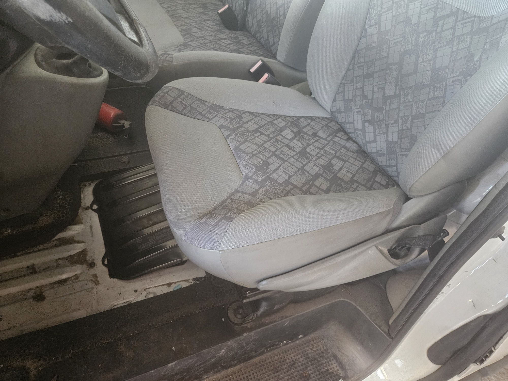Renault Trafic Vivaro 01-14rok fotele totel przód kpl