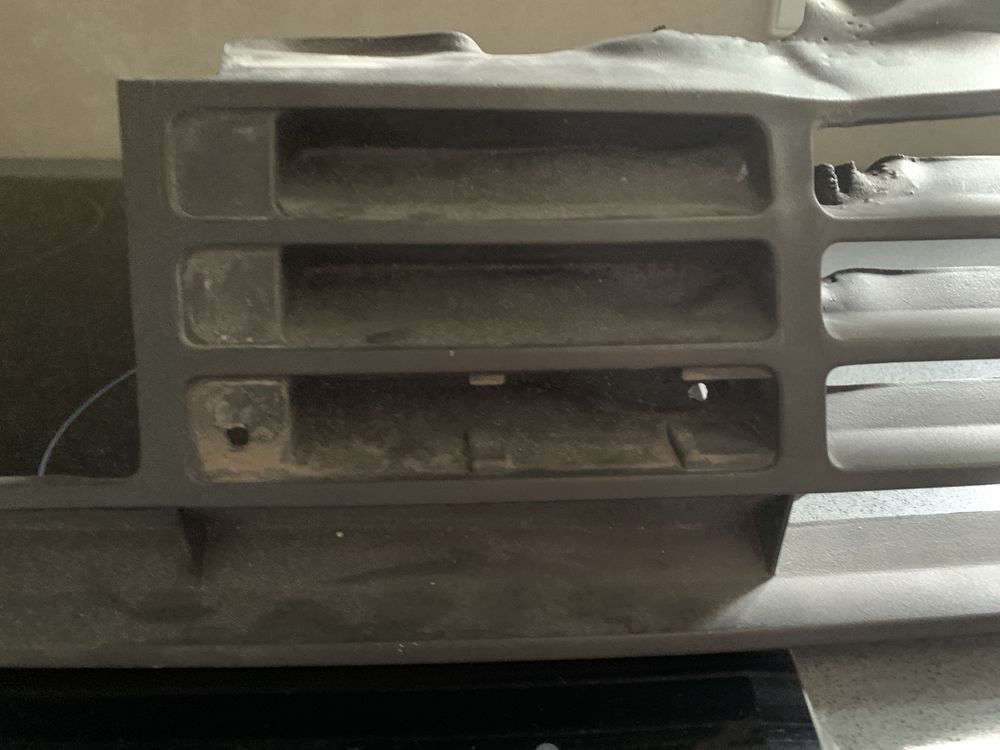 Grelha Renault 5 GT Turbo Fase 1 Original (com danos)