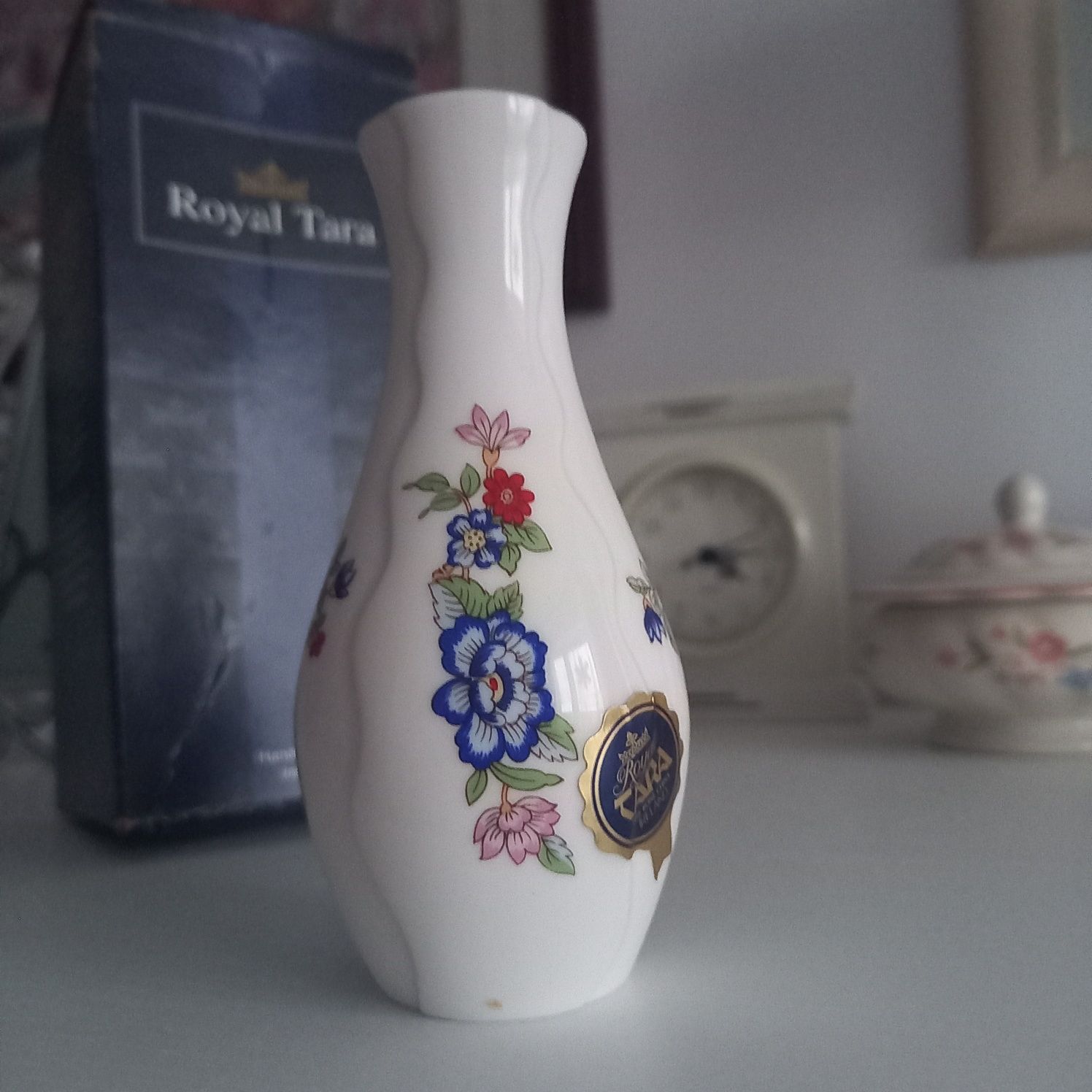 Unikat królewski wazon Royal Tara flakon porcelanowy handmade biały