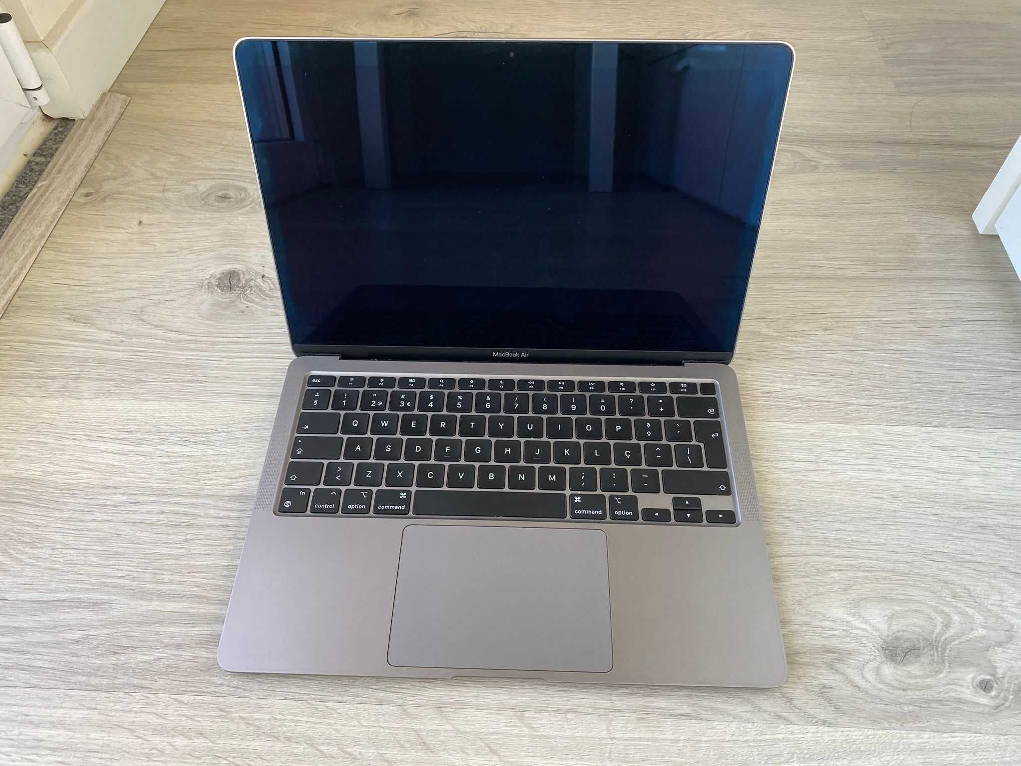 MacBook Air Apple M1 RAM: 16 GB - 256 GB