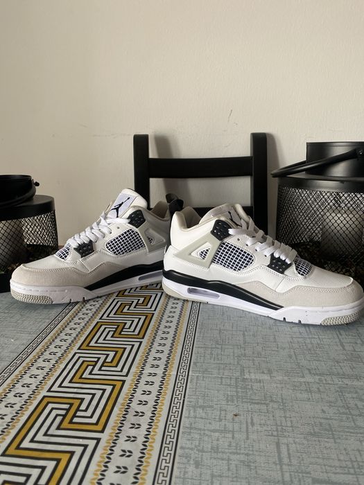 Jordan4 brancos e pretos 41