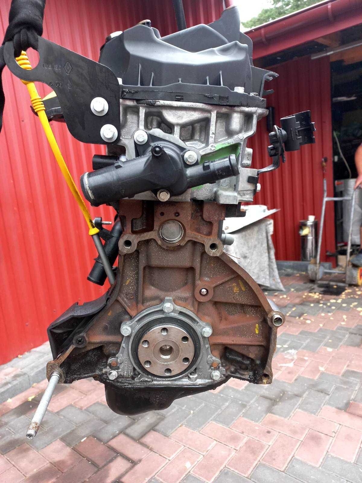 Dacia Sandero двигатель 1,2і D4F 732