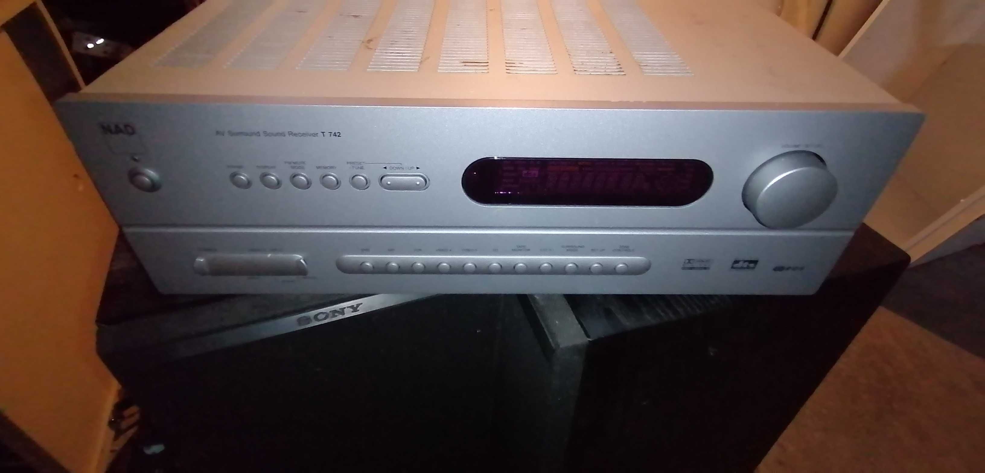 Amplificador NAD T 742 Avariado