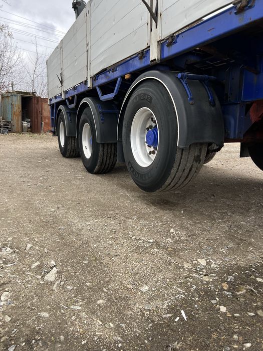 Напівпричіп Pacton з краном Kennis 16.000