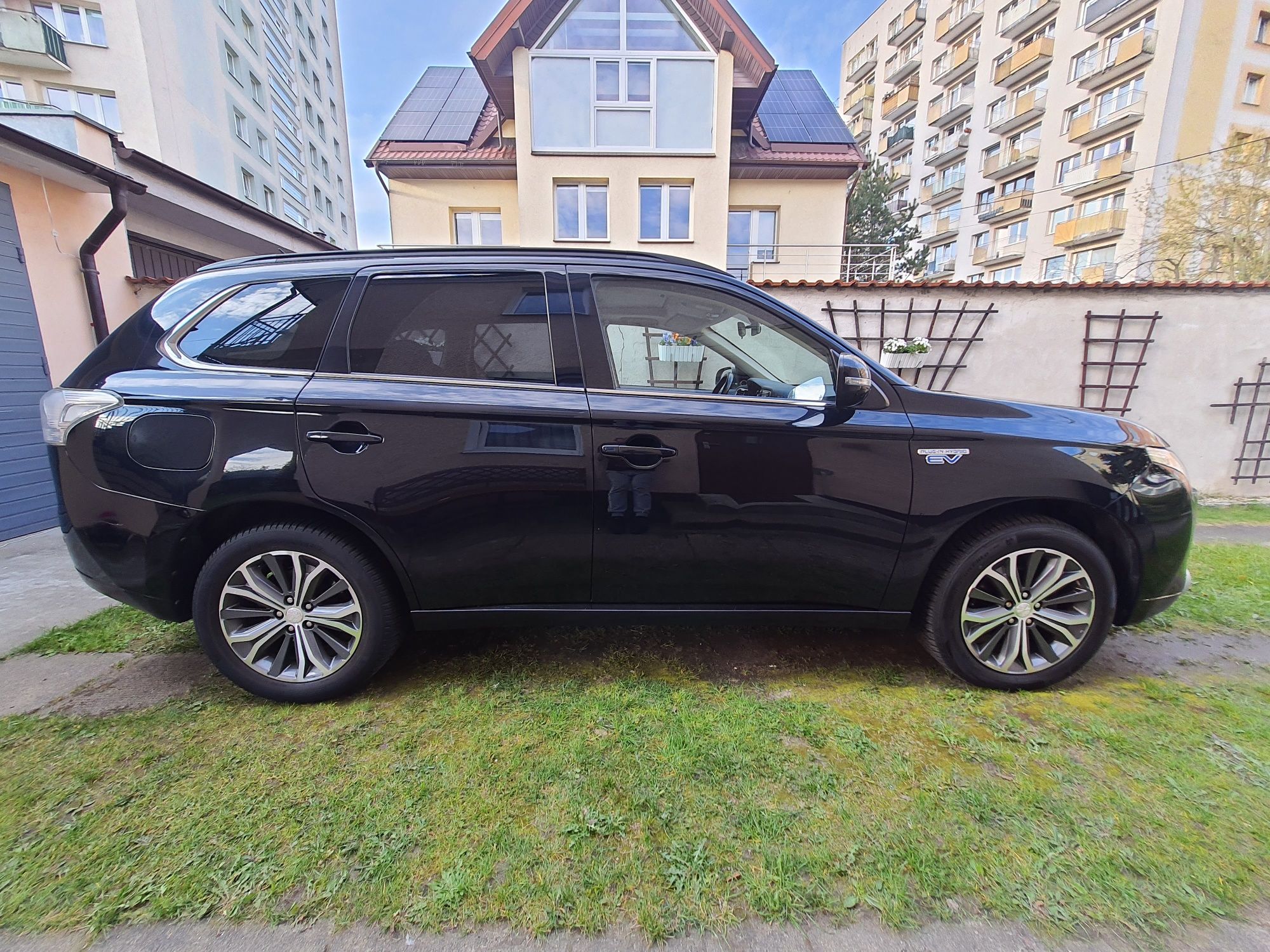 Mitsubishi Outlander PHEV Intense + LPG