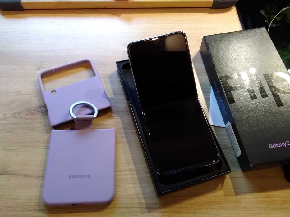 Galaxy zflip4 purple locked 200,00 zloty or best offer