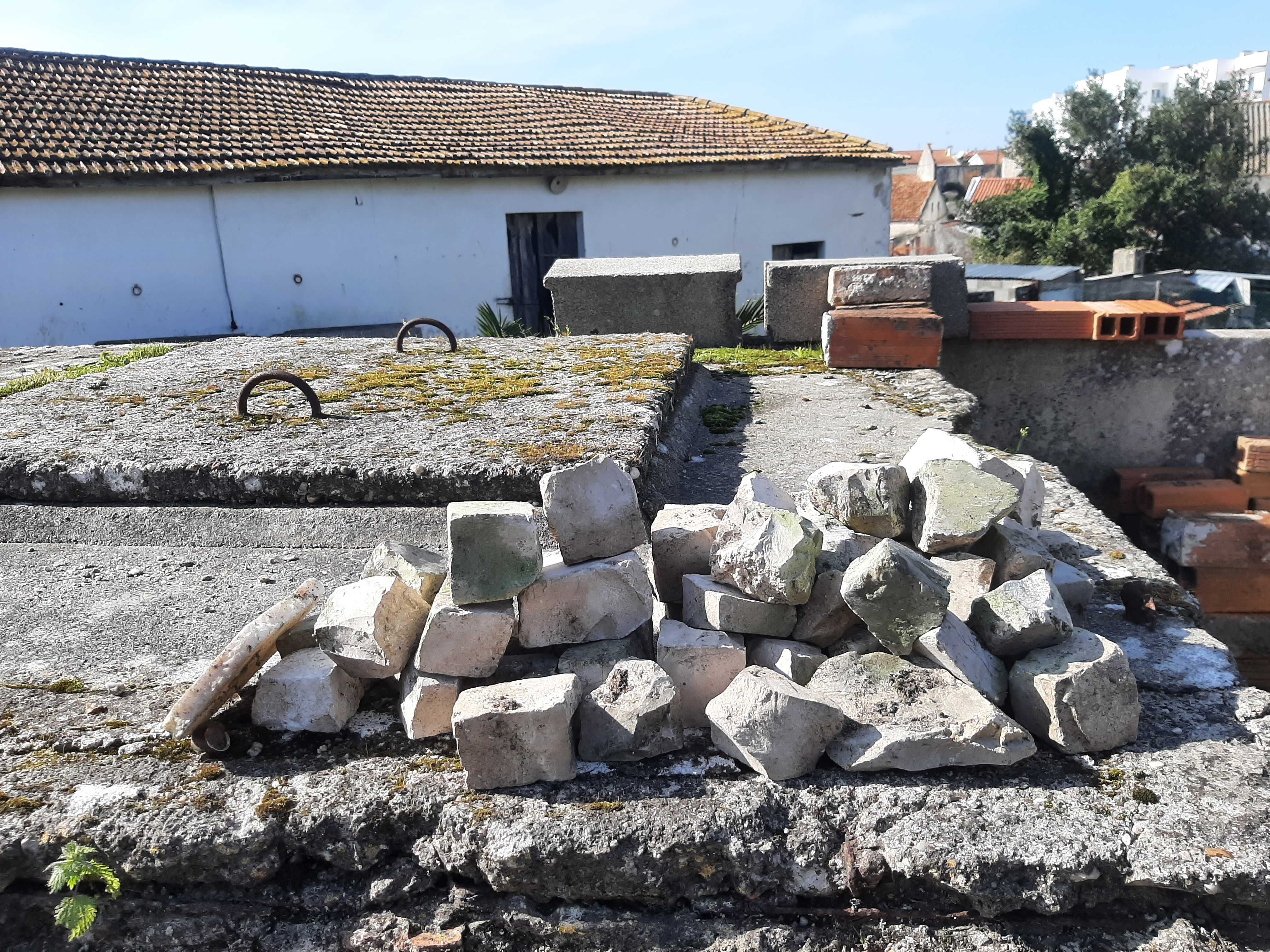 Pedras calçada cubos basalto e outros conforme fotos