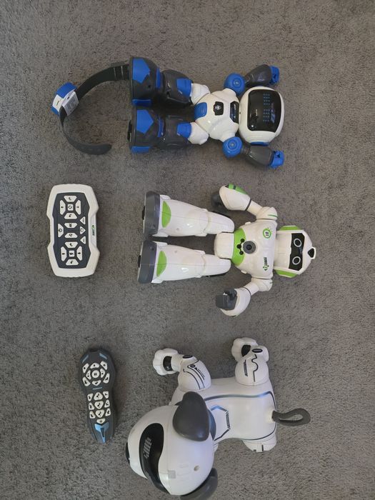 3 robôs brinquedo