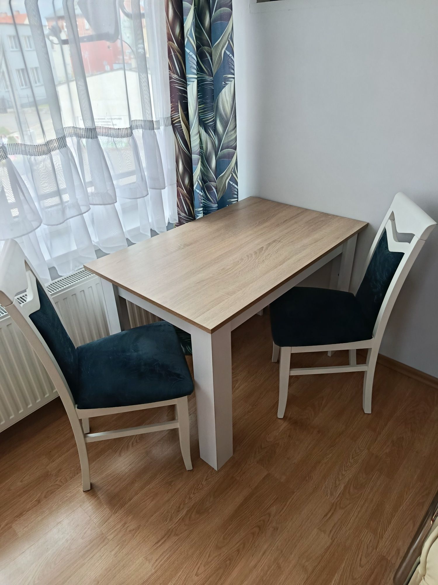 Stolik i krzesła do jadalni lub salonu