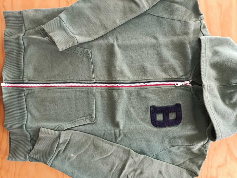 2 casacos e 1 camisola de rapaz. Benetton. 6/7-9/10 anos.