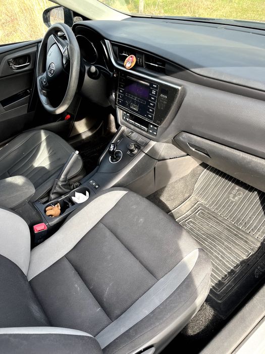 Auto idealne do miasta i na dłuższe trasy, ciche, komfortowe oszczędne