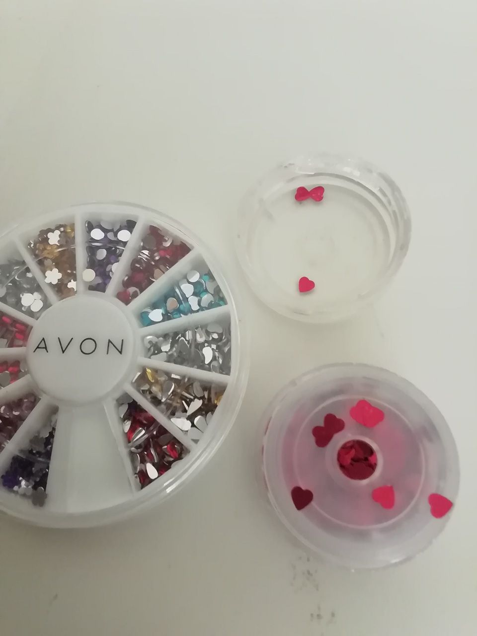 Brilhantes e corações para unhas Avon