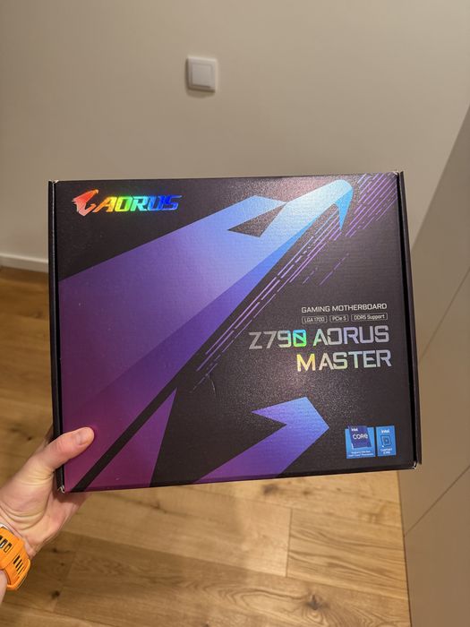 Intel I7 13700kf + Aourus Z790 Master