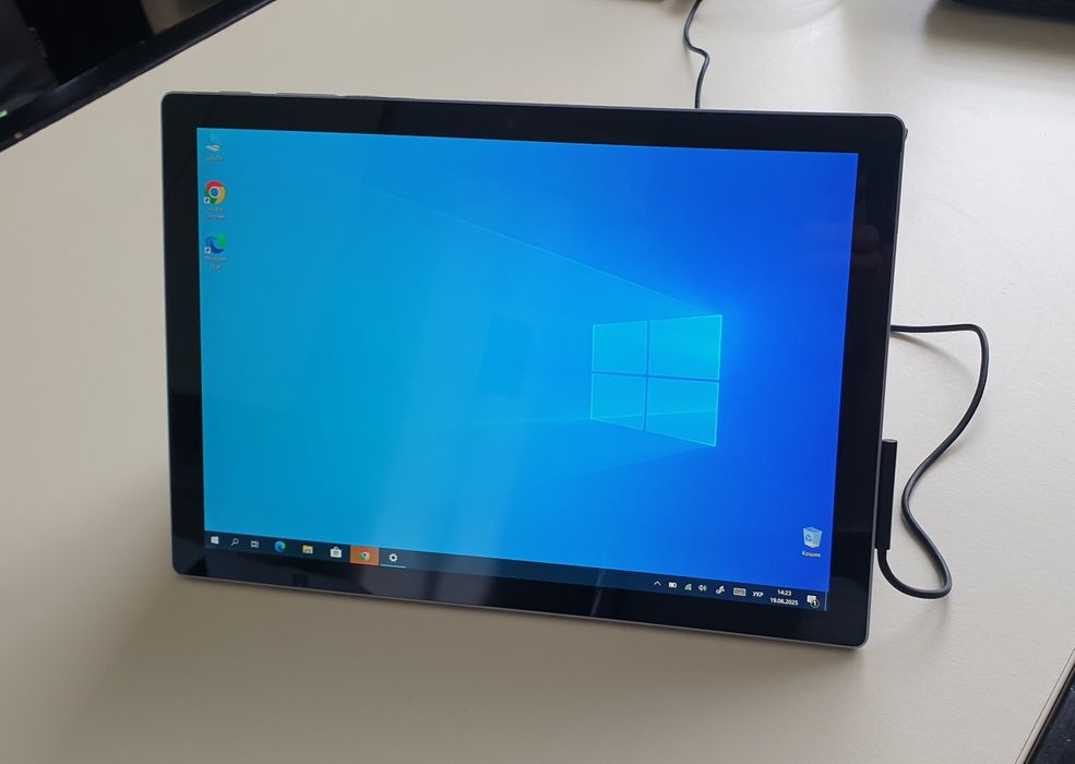 Microsoft Surface Pro  2k m3-7y30 4gb ram 128gb ssd акб 8годин
