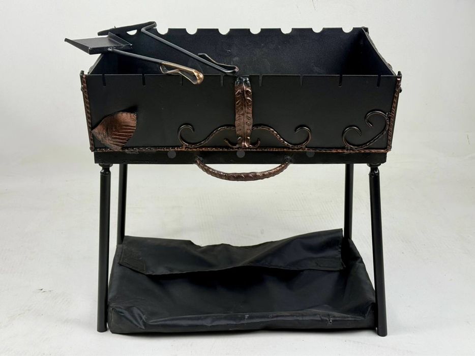 Мангал чемодан на 8 шампуров + чехол, кочерга и совок