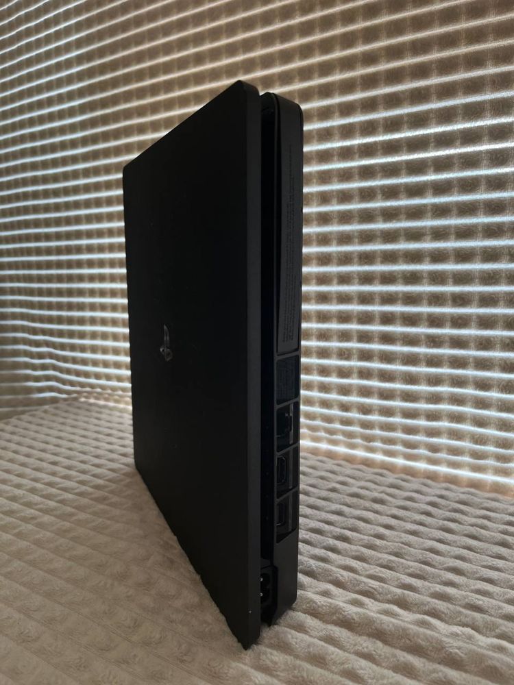 Play Station 4 slim 1tb