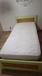 Cama em pinho maciço+colchão