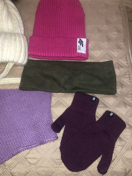 Зимова шапка чорна біла шарф рукавиці пов’язка