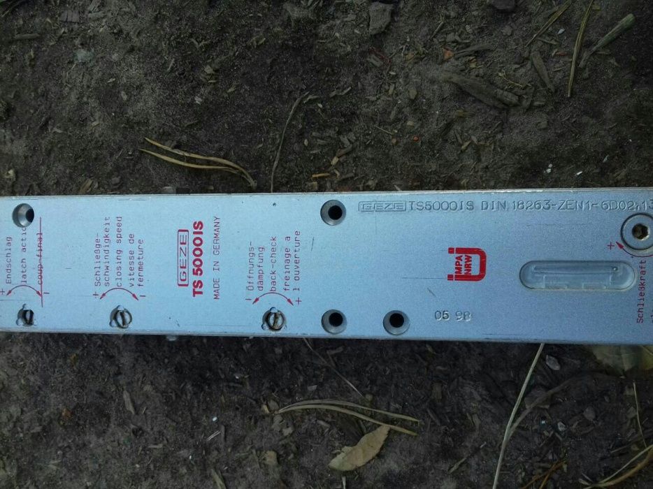 Дотягувач (доводчик) GEZE TS 5000 IS промисловий