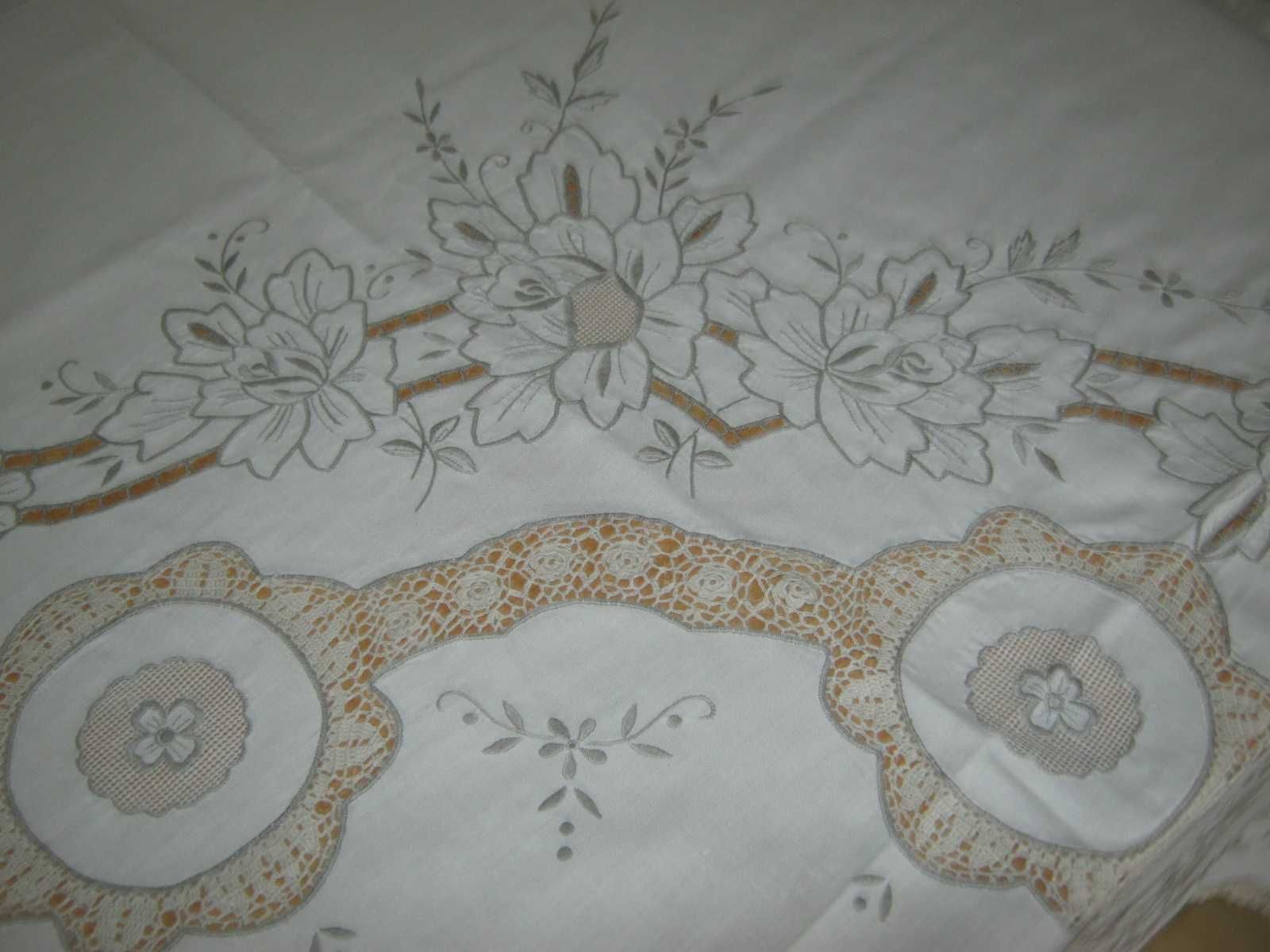 Haft ręczny richelieu szydełko mereżki obrus bawełna 164 / 252 cm