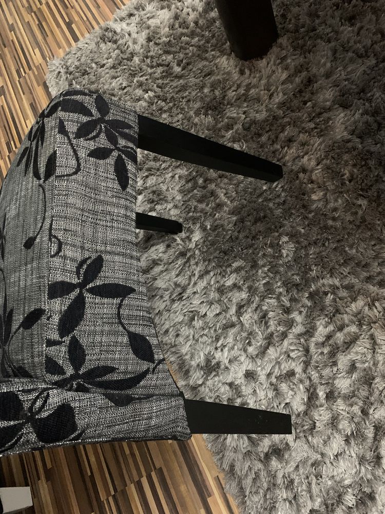 Krzeszło tapicerowane wysokie czarne wzory do jadalni salonu