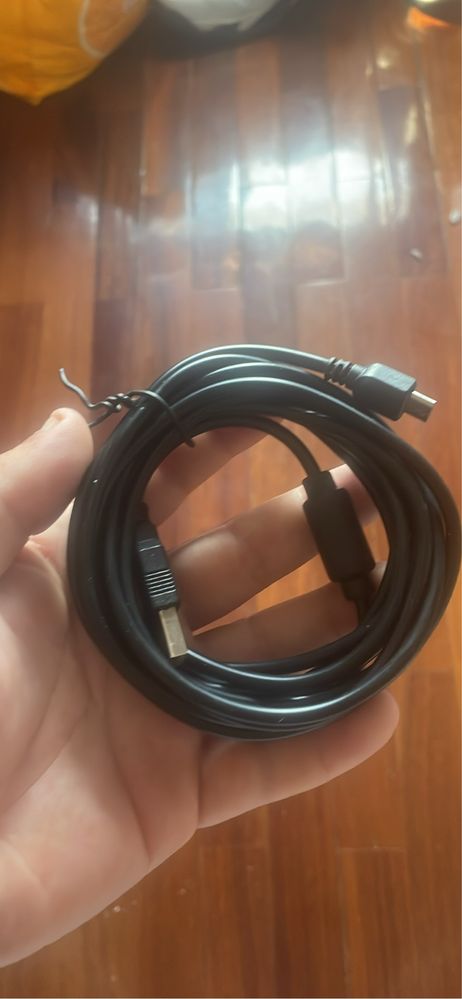 Tou a vender este cabo do comando da ps4