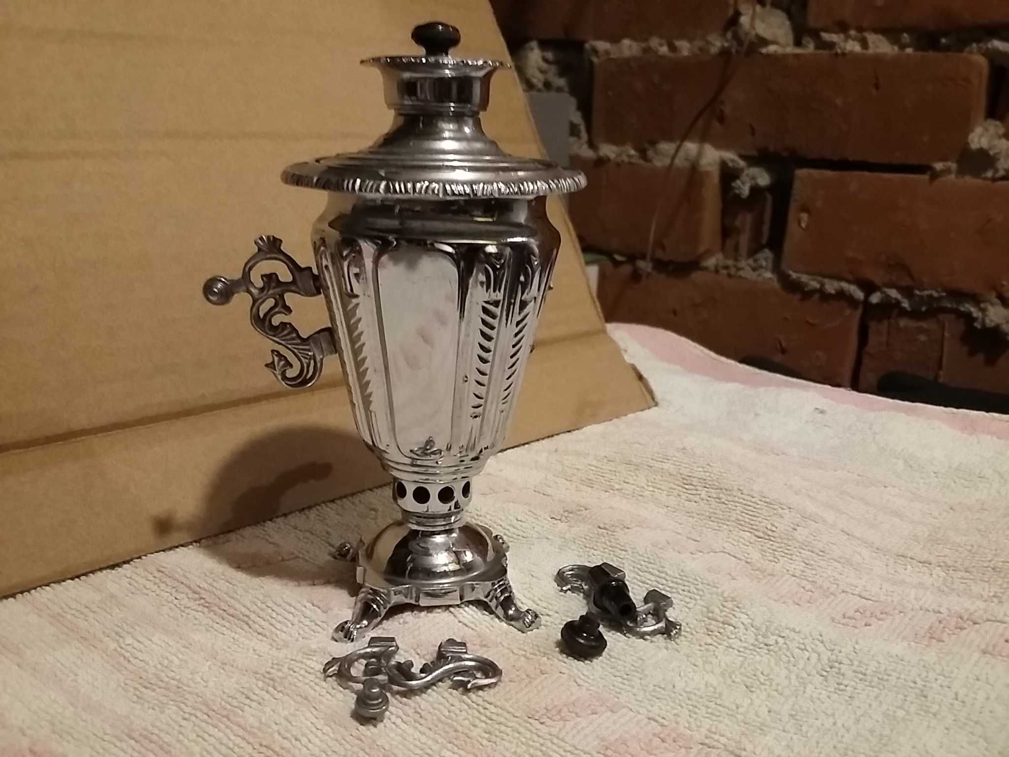 Samowar elektryczny rosyjski z 1979 r nówka + dwa samowarki niniaturki