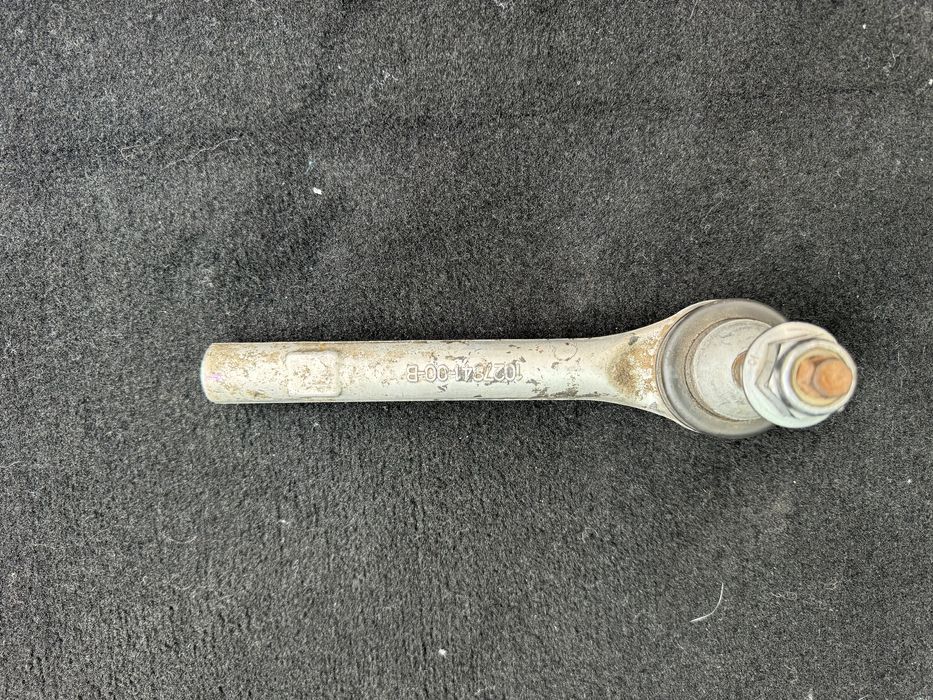 Накінечник керма Tesla s