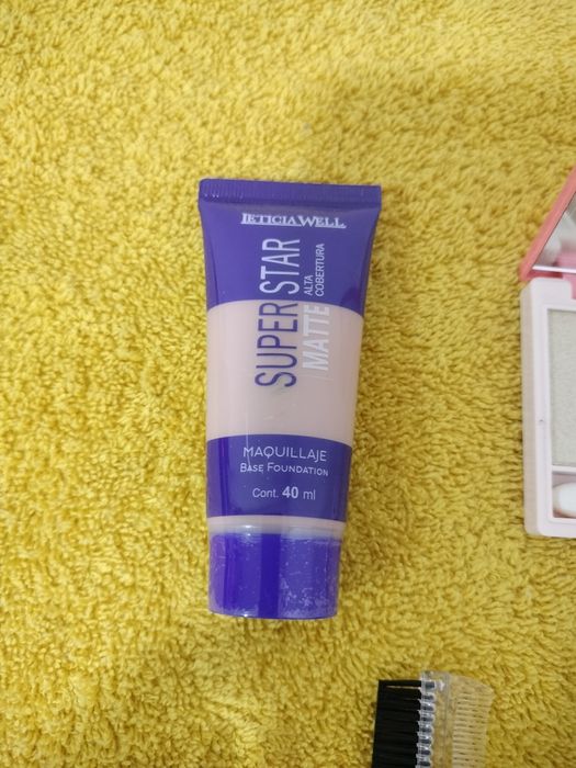 Vende se conjunto maquilhagem novo