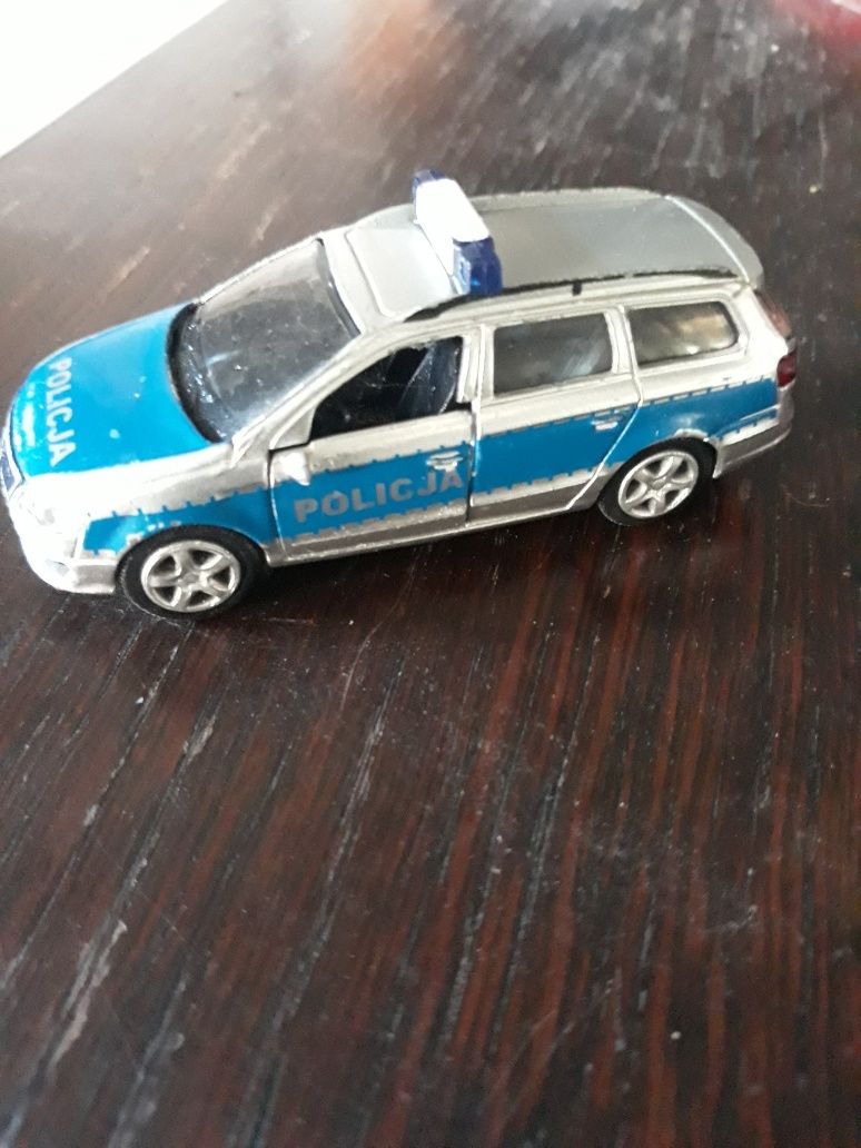 Passat Kombi Policja firmy Siku