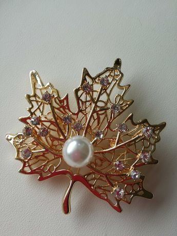 USA_BROSZKA/ZAWIESZKA_nieszablonowa biżuteria - ażurowy liść z perłą