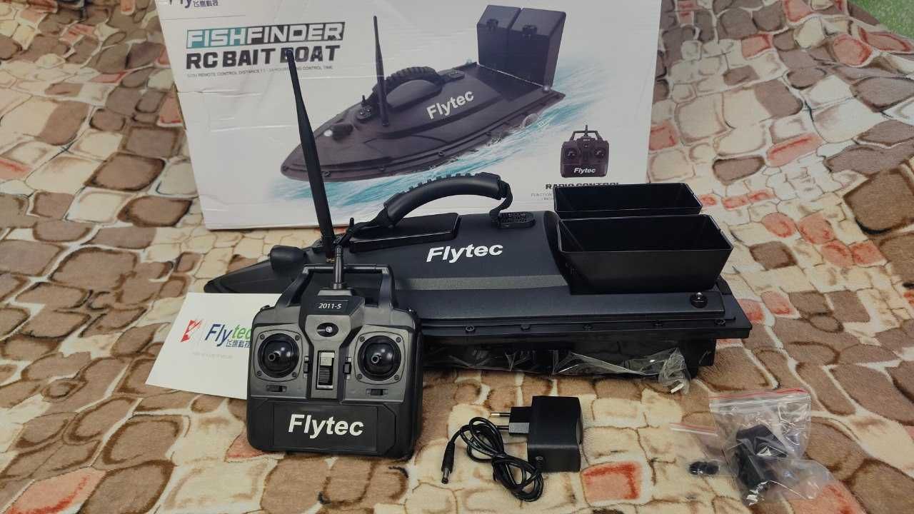 Кораблик на пульті для завозу прикормки рибалки Flytec 5200 mah