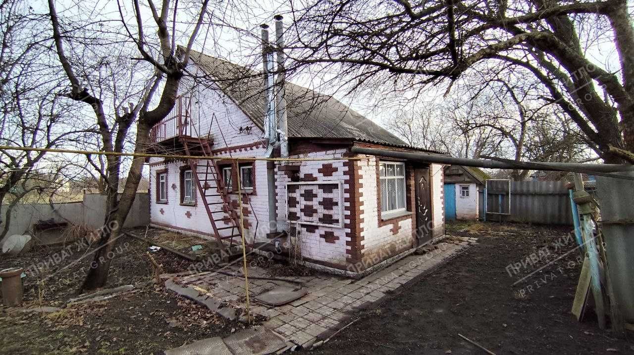 Будинок зі зручностями поруч з містом!