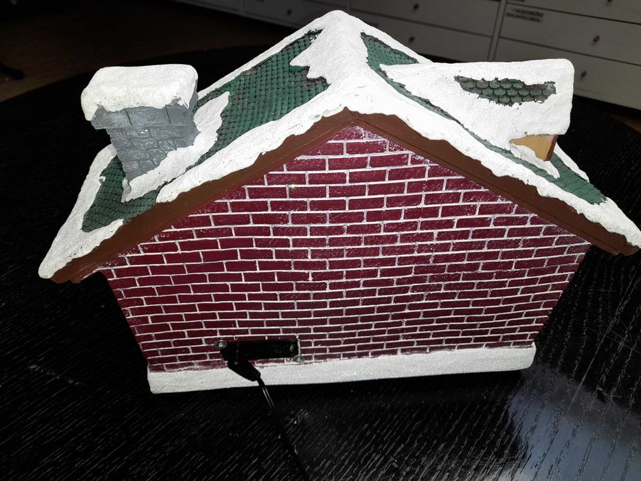 Casa  do Pai Natal em resina com Luz + Musica e Movimento. Usada